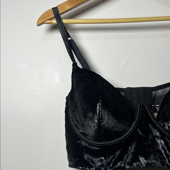 Victoria’s Secret Very Sexy Balconet - Picture 2 of 11